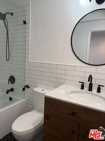 2880 Woodwardia Drive, Los Angeles, CA 90077