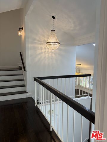 2880 Woodwardia Drive, Los Angeles, CA 90077
