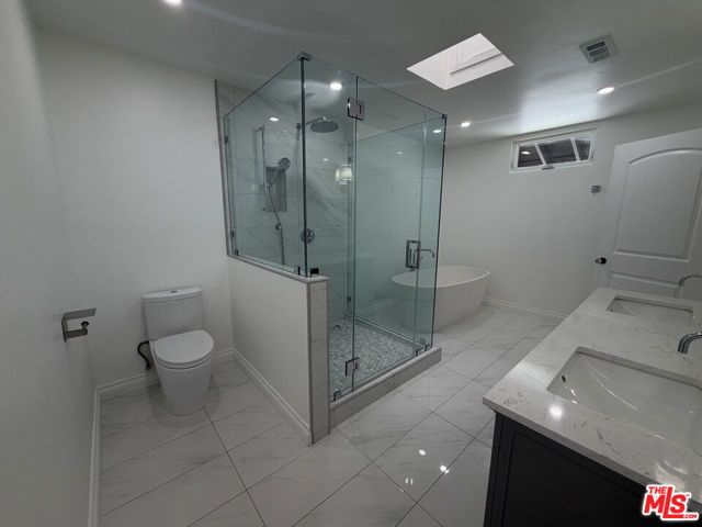 2880 Woodwardia Drive, Los Angeles, CA 90077