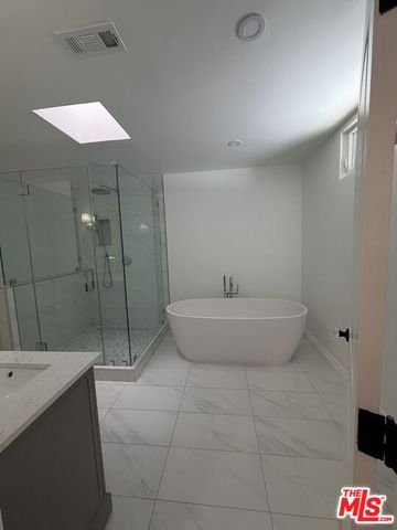 2880 Woodwardia Drive, Los Angeles, CA 90077