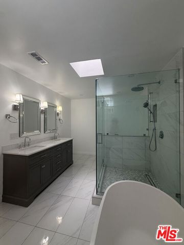 2880 Woodwardia Drive, Los Angeles, CA 90077