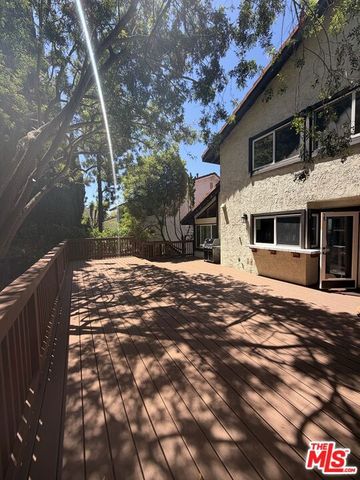 2880 Woodwardia Drive, Los Angeles, CA 90077