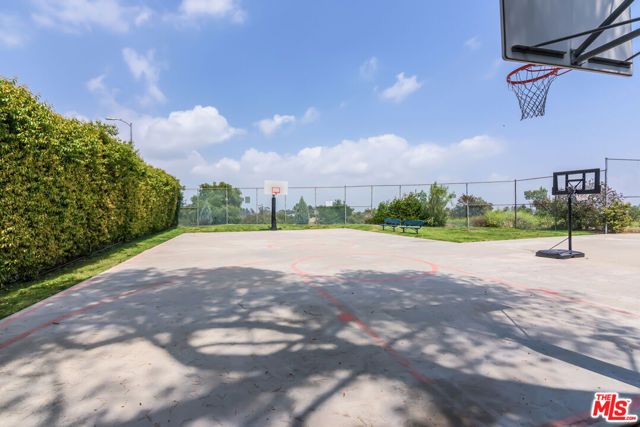 2880 Woodwardia Drive, Los Angeles, CA 90077