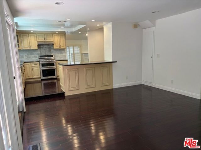 2880 Woodwardia Drive, Los Angeles, CA 90077