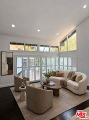 2880 Woodwardia Drive, Los Angeles, CA 90077
