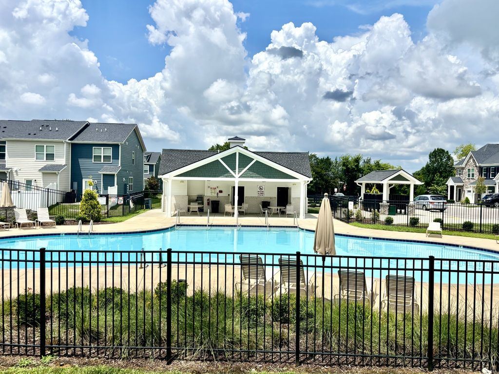 305 Victoria Dr, Lebanon, TN 37090