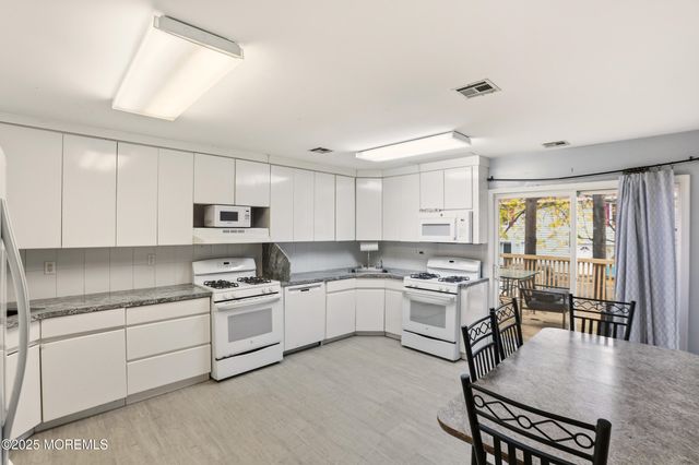 418 8th Street, Lakewood, NJ 08701