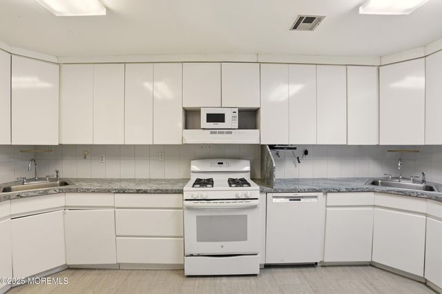 418 8th Street, Lakewood, NJ 08701