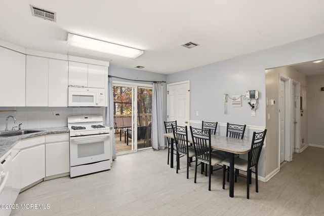 418 8th Street, Lakewood, NJ 08701