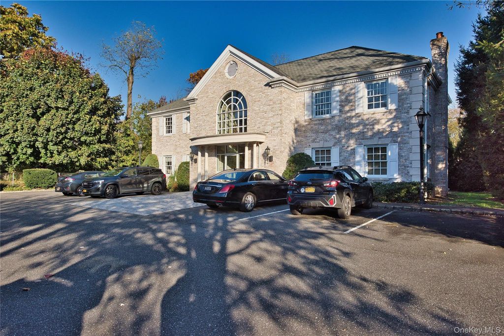 330 Willis Avenue 1, Roslyn Heights, NY 11577