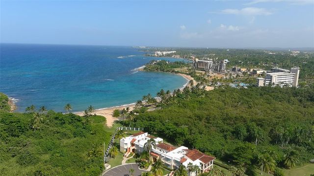 86 86, Vega Alta, PR 00692