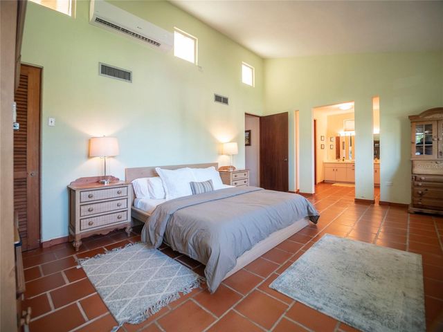 86 86, Vega Alta, PR 00692