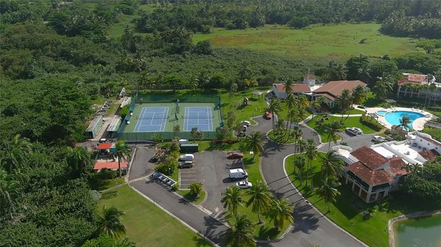 86 86, Vega Alta, PR 00692