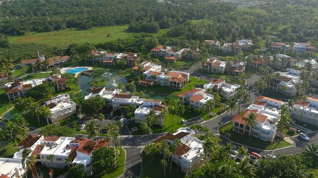 86 86, Vega Alta, PR 00692