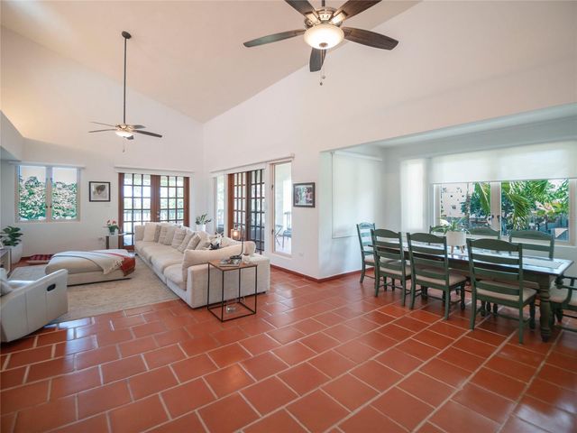 86 86, Vega Alta, PR 00692