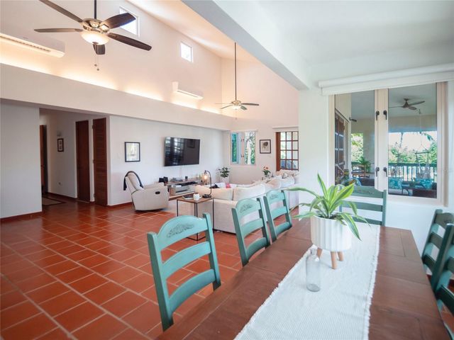 86 86, Vega Alta, PR 00692