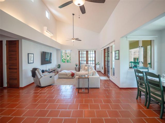 86 86, Vega Alta, PR 00692