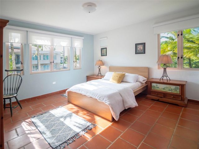 86 86, Vega Alta, PR 00692