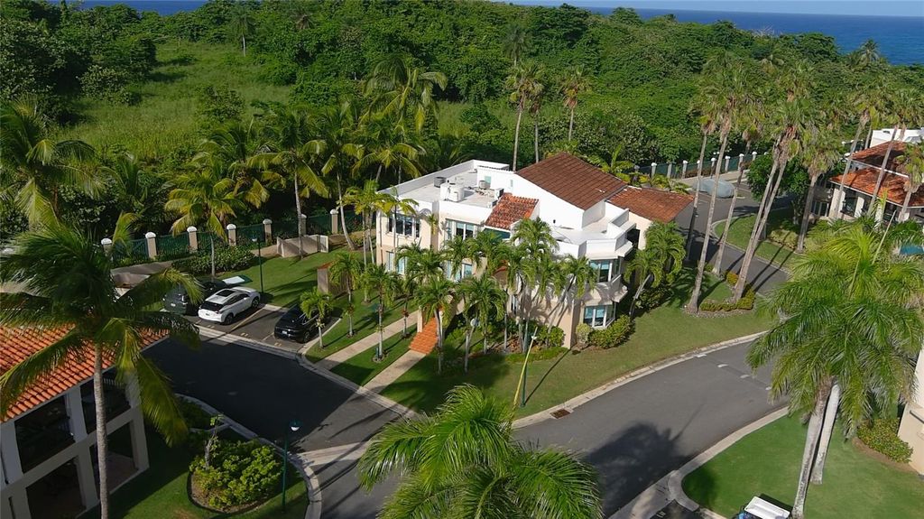 86 86, Vega Alta, PR 00692