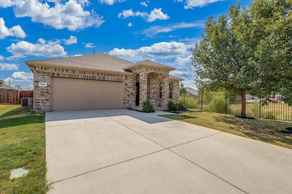 145 Hidden Creek Court, Saginaw, TX 76131 — photo 2