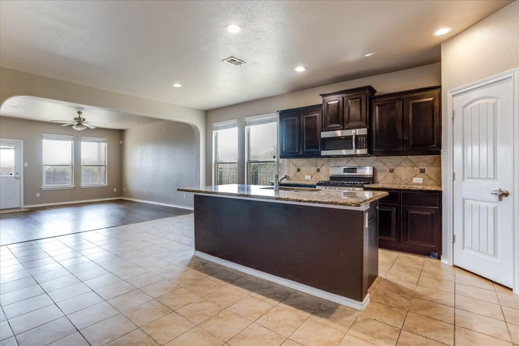 145 Hidden Creek Court, Saginaw, TX 76131 — photo 5