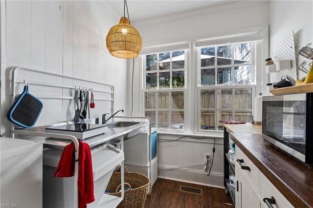 48 Hopkins ST, Newport News, VA 23601