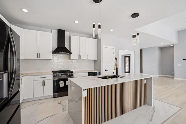 320 Oakbrook Drive, Wisconsin Dells, WI 53965