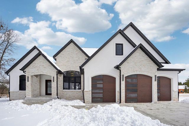 320 Oakbrook Drive, Wisconsin Dells, WI 53965