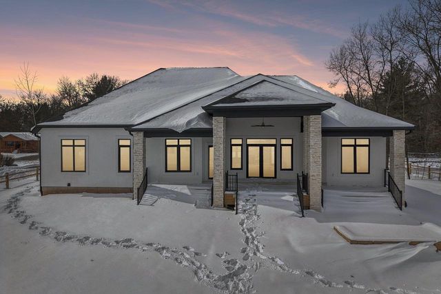 320 Oakbrook Drive, Wisconsin Dells, WI 53965