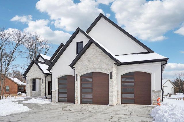 320 Oakbrook Drive, Wisconsin Dells, WI 53965