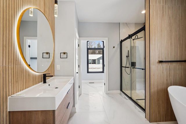 320 Oakbrook Drive, Wisconsin Dells, WI 53965