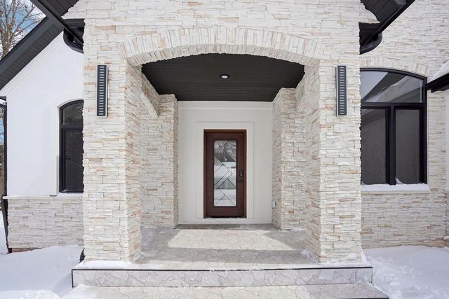 320 Oakbrook Drive, Wisconsin Dells, WI 53965