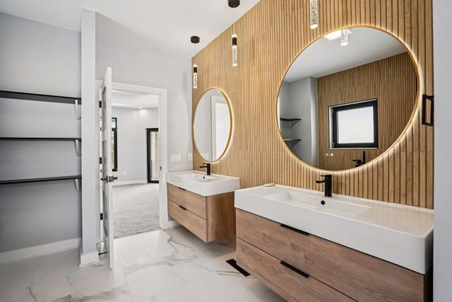 320 Oakbrook Drive, Wisconsin Dells, WI 53965