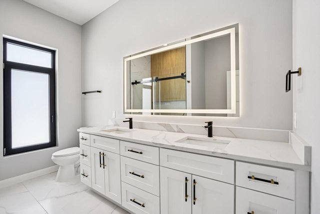 320 Oakbrook Drive, Wisconsin Dells, WI 53965