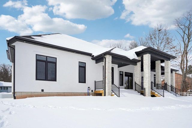 320 Oakbrook Drive, Wisconsin Dells, WI 53965