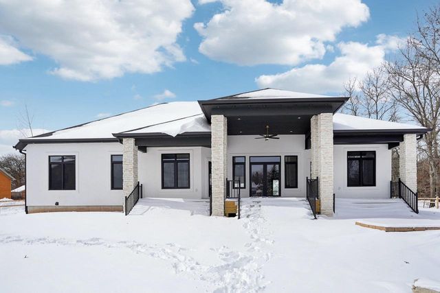 320 Oakbrook Drive, Wisconsin Dells, WI 53965