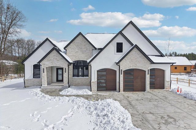 320 Oakbrook Drive, Wisconsin Dells, WI 53965