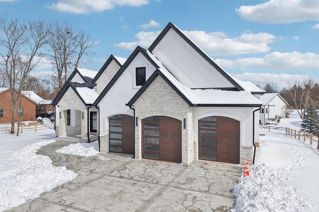 320 Oakbrook Drive, Wisconsin Dells, WI 53965