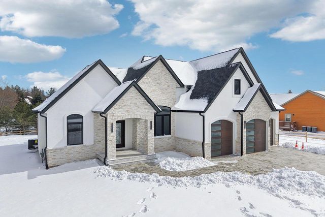 320 Oakbrook Drive, Wisconsin Dells, WI 53965