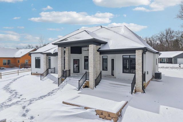 320 Oakbrook Drive, Wisconsin Dells, WI 53965