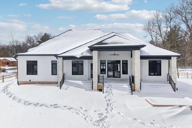 320 Oakbrook Drive, Wisconsin Dells, WI 53965