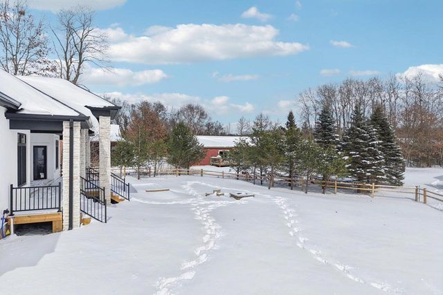 320 Oakbrook Drive, Wisconsin Dells, WI 53965