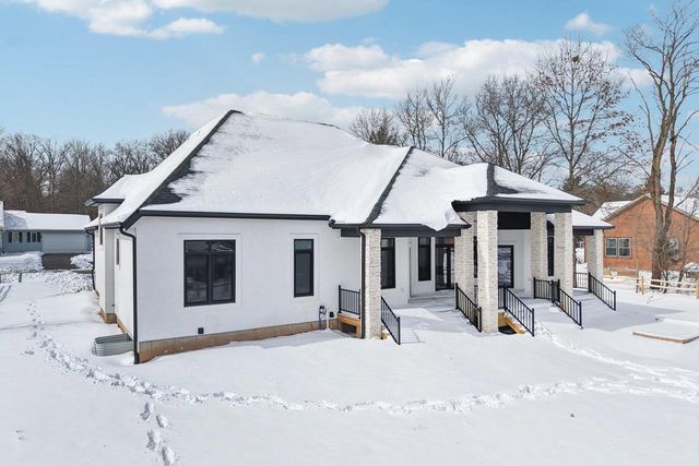 320 Oakbrook Drive, Wisconsin Dells, WI 53965