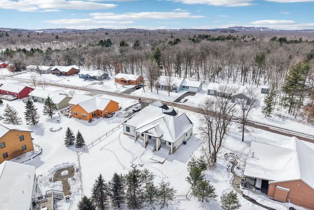 320 Oakbrook Drive, Wisconsin Dells, WI 53965