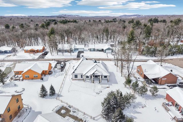 320 Oakbrook Drive, Wisconsin Dells, WI 53965