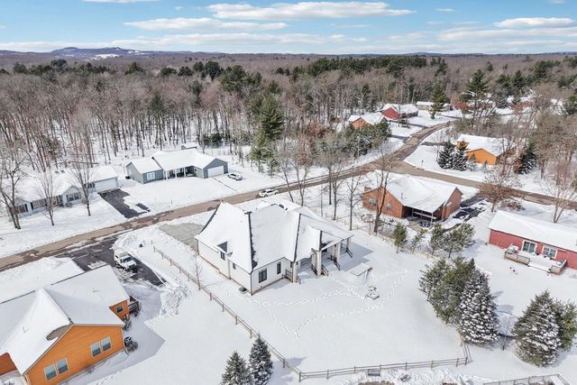 320 Oakbrook Drive, Wisconsin Dells, WI 53965