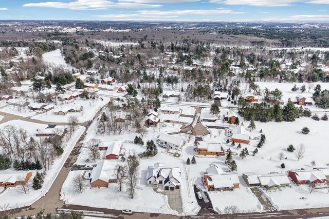 320 Oakbrook Drive, Wisconsin Dells, WI 53965