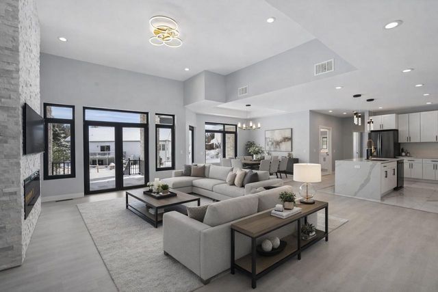 320 Oakbrook Drive, Wisconsin Dells, WI 53965