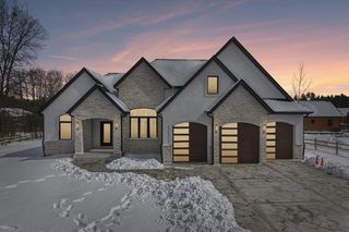 320 Oakbrook Drive, Wisconsin Dells, WI 53965