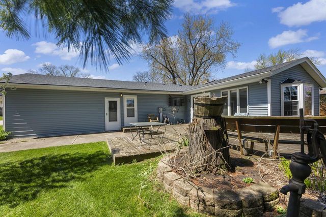 1131 Lily ROAD, Oconomowoc, WI 53066